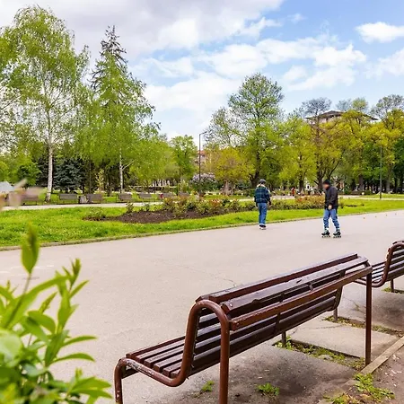 Superior Next To Zaimov Park In Daire *